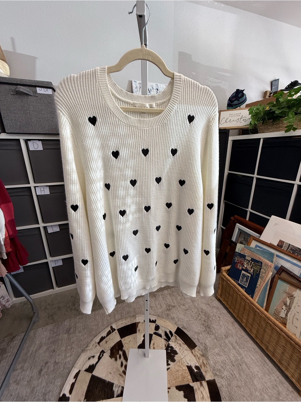 Chelsea & Theodore Women’s Cream Heart-Print Knit Sweater